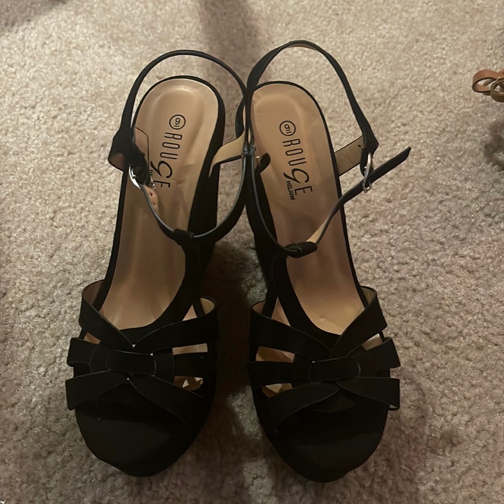 Black heels platforms